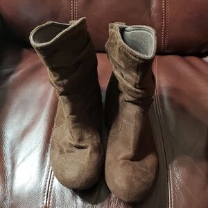 LOWER EAST SIDE Dark Brown Suede Boots